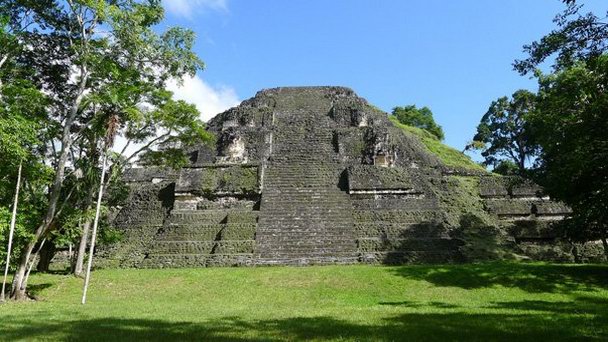 Затерянный мир в Тикале в Антигуа-Гуатемале