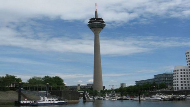 Башня Рейнтурм в Дюссельдорфе Башня Рейнтурм в Дюссельдорфе