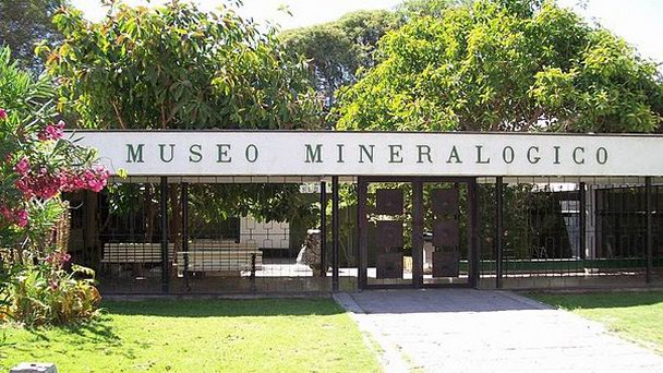 Музей минералогии в Ла-Серене Музей минералогии в Ла-Серене