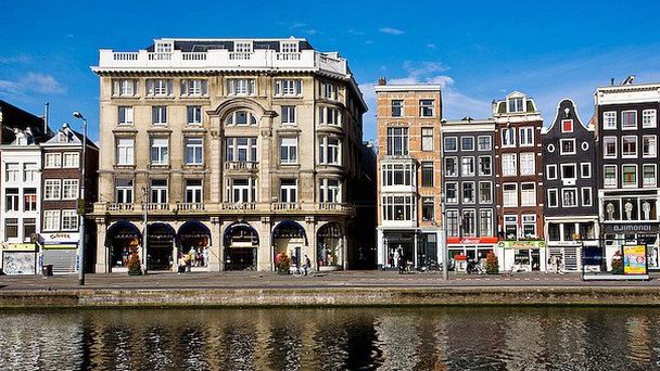 Универмаг Maison de Bonneterie в Амстердаме