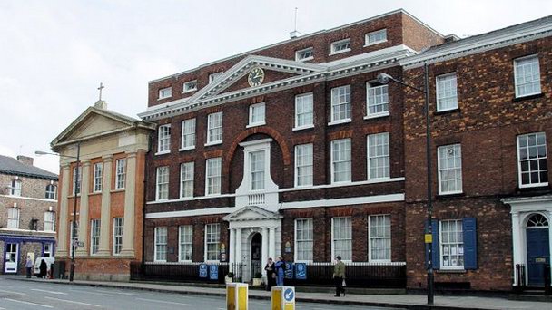 Монастырь Бар в Англии