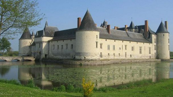 Замок Плесси-Бурре в Долине Луары