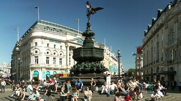 Площадь Пикадилли в Лондоне