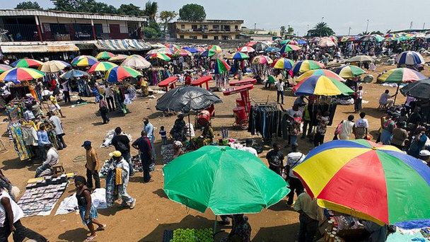 Рынок Мон-Буэ в Либревиле Рынок Мон-Буэ в Либревиле