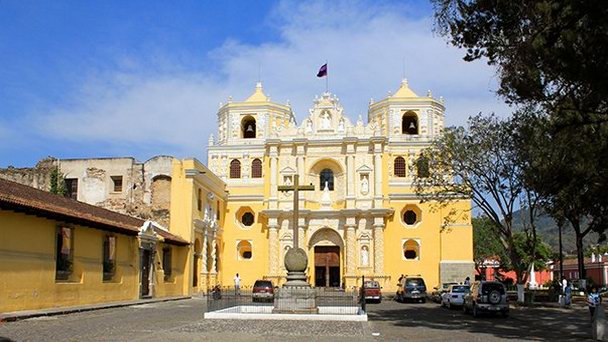 Церковь Милосердия в Антигуа-Гуатемале