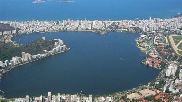 Лагуна Rodrigo de Freitas в Рио-де-Жанейро