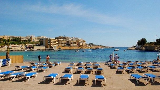 Пляж St. George’s Bay в Сан Джулианс Бэе Пляж St. George’s Bay в Сан Джулианс Бэе