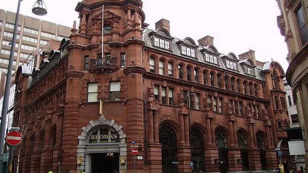 Бывшее здание Национального банка Вестминстера в Англии