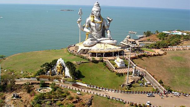 Поселок Мурдешвар в Карнатаке