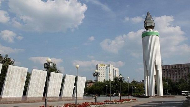 Стела на площади Памяти в Тюмени Стела на площади Памяти в Тюмени