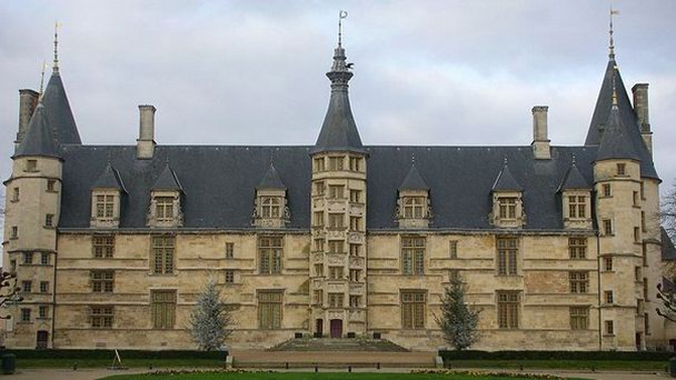 Дворец герцогов Неверских в Долине Луары