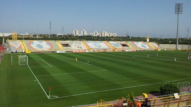 Стадион Хаберфельд в Тель-Авиве Стадион Хаберфельд в Тель-Авиве