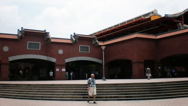 Станция Даньшуй в Тайпее