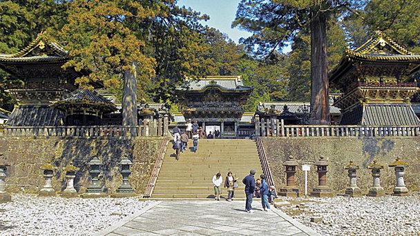 Храмовый комплекс Серебряный Бор в Токио