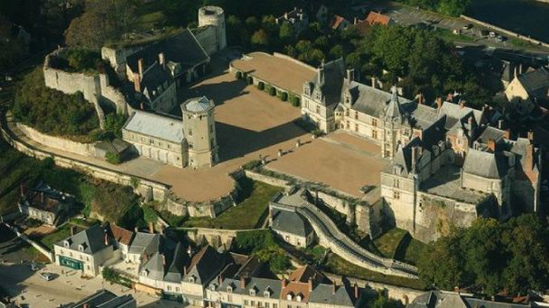 Замок Сен-Эньян в Долине Луары