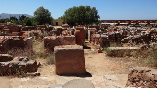 Раскопки в Малии на Острове Крит