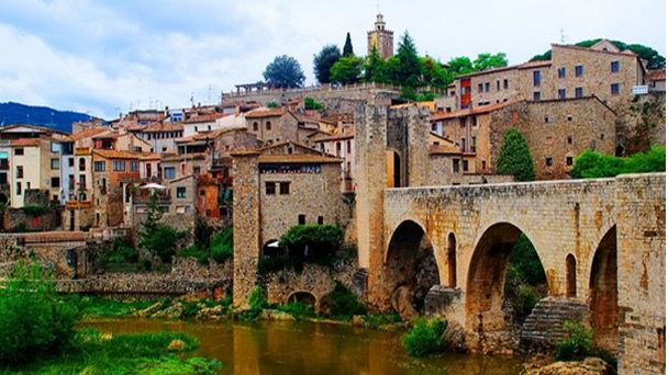 Древний город Бесалу в Коста Брава