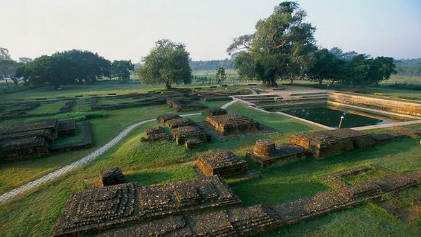 Руины храма Майа Деви в Лумбини