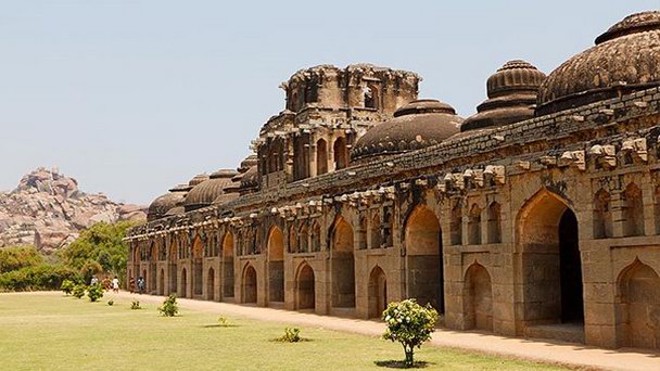 Зал слонов в Хампи в Карнатаке