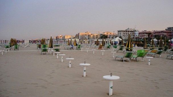 Пляж Лунгомаре Аугусто в Римини