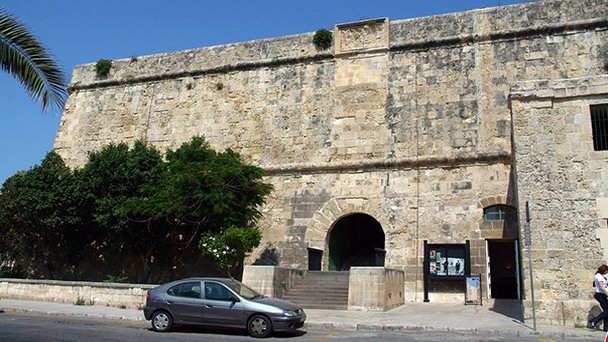 Башня Сент-Джеймс Кавальер в Валетте Башня Сент-Джеймс Кавальер в Валетте