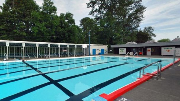 Плавательный бассейн Courtenay & District Memorial в Британской Колумбии