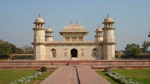 Могила Итмад-Уд-Даула в Агре