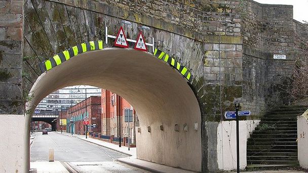 Акведук на Store Street в Англии Акведук на Store Street в Англии