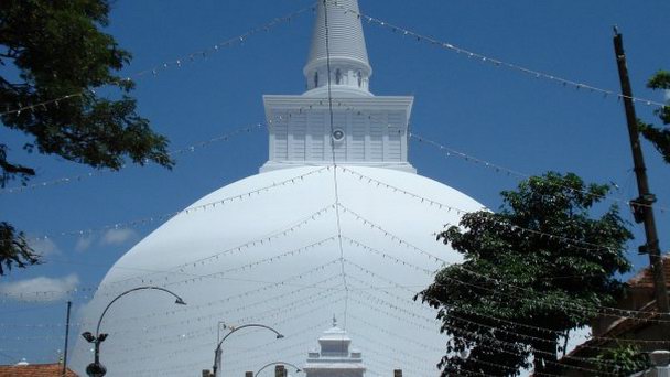 Ступа Руанвели в Анурадхапуре