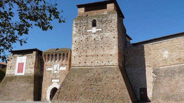 Замок Малатеста в Римини Замок Малатеста в Римини