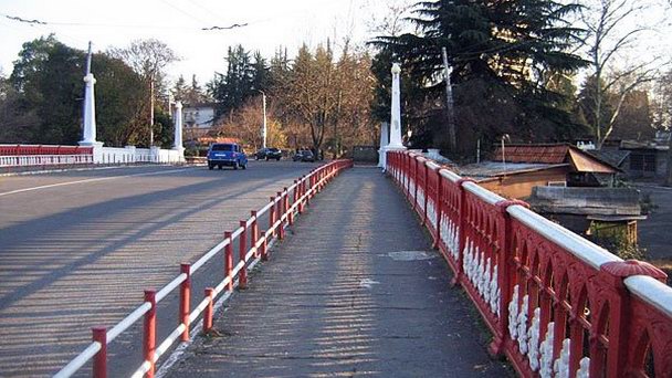 Красный мост в Сухуми