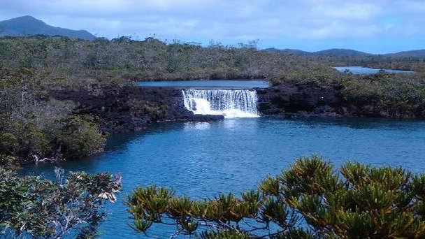 Водопад Уадиана в Нумеа Водопад Уадиана в Нумеа