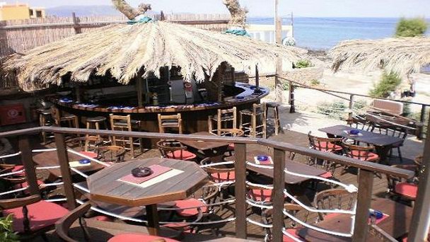 Бар Jolly Roger на Острове Крит