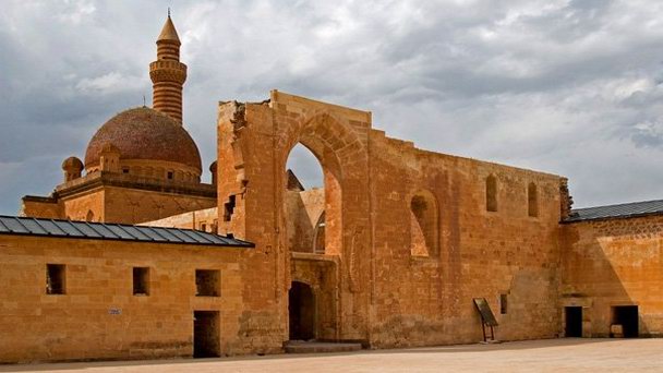 Дворец Исаак-Паши в Аграх