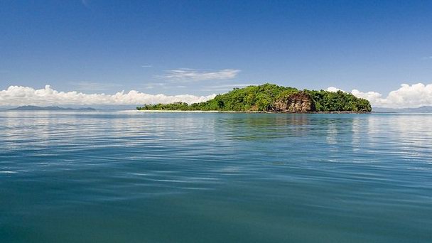 Остров Нуси-Таникели в Нуси-Бе Остров Нуси-Таникели в Нуси-Бе