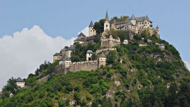 Замок Гохостервитц в Зальцбурге