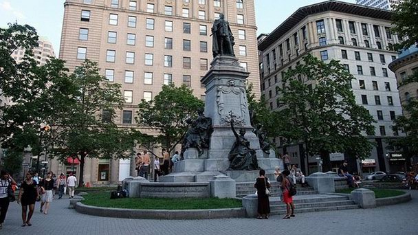 Площадь Филлипса в Монреале