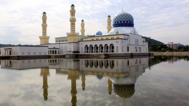 Городская мечеть Кота-Кинабалу Борнео (Калимантан)