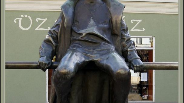 Cкульптура «Маленькая принцесса» (Kiskiralylany) в Тапольце