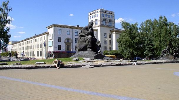 Площадь Якуба Коласа в Минске