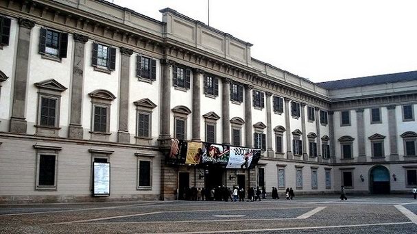 Королевская площадь в Милане