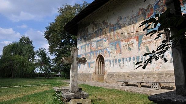 Расписная церковь в Арборе в Молдове