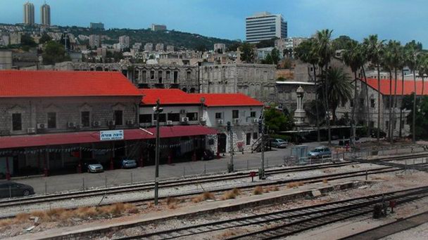 Железнодороэный вокзал Хайфы в Хайфе