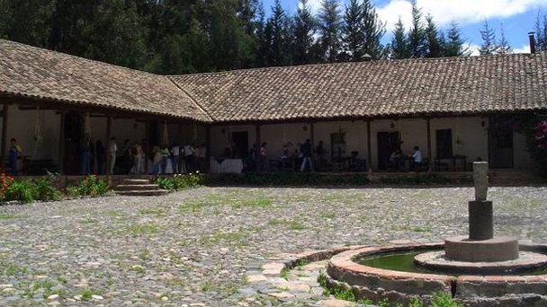 Линия экватора в Гуачала в Кито Линия экватора в Гуачала в Кито