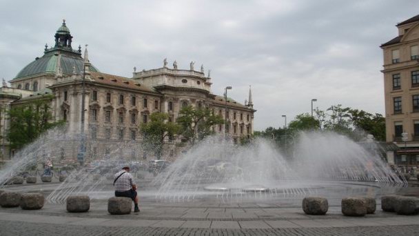 Площадь Карлсплац в Мюнхене