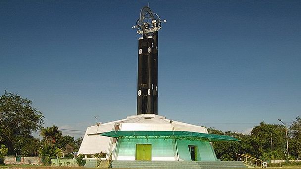 Монумент Экватору Борнео (Калимантан)