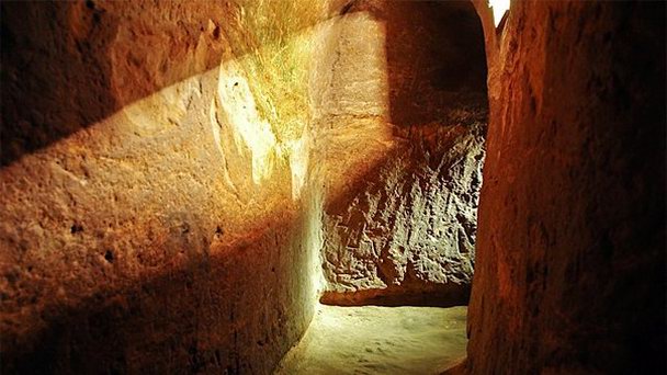 Антониевы пещеры в Чернигове Антониевы пещеры в Чернигове