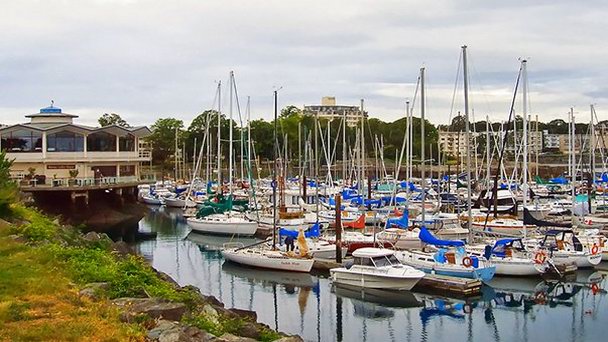 Морской вокзал Оук Бей Марина в Британской Колумбии