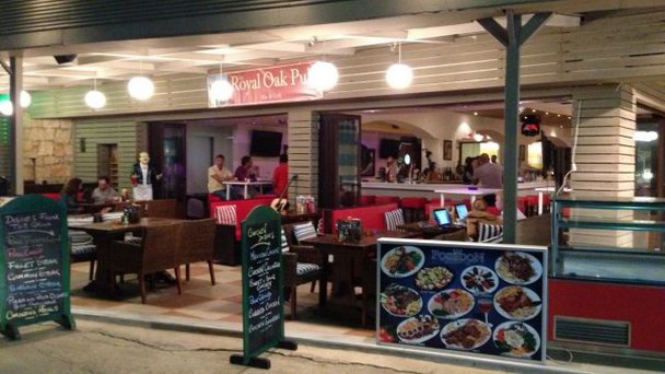 Бар The Royal Oak Pul на Острове Крит