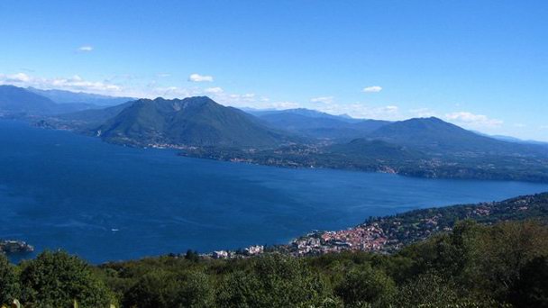 Озеро Лаго Маджоре в Ломбардии Озеро Лаго Маджоре в Ломбардии